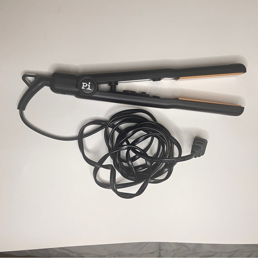 Black and Gold Hair Straightener